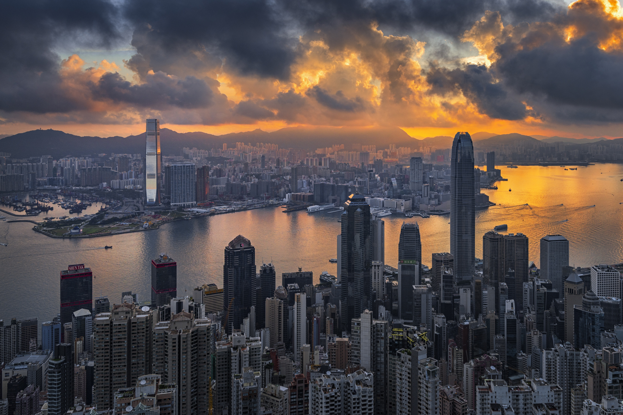 Sunset view of Hong Kong&#x27;s skyline and Victoria Harbour
