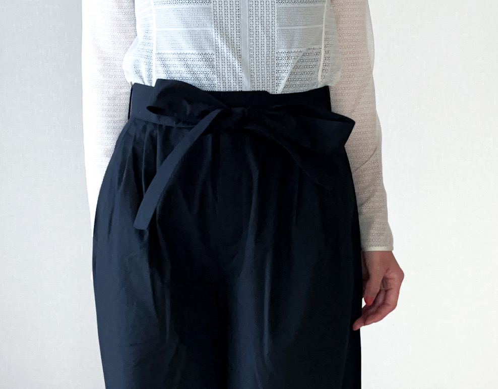 ユニクロのおすすめファッションアイテム「ベルテッドアンクルワイドパンツ」