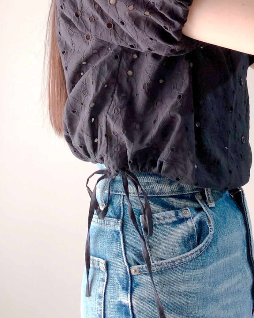 GU(ジーユー)のおすすめトップス「コットンレースクロップドブラウス(半袖)」