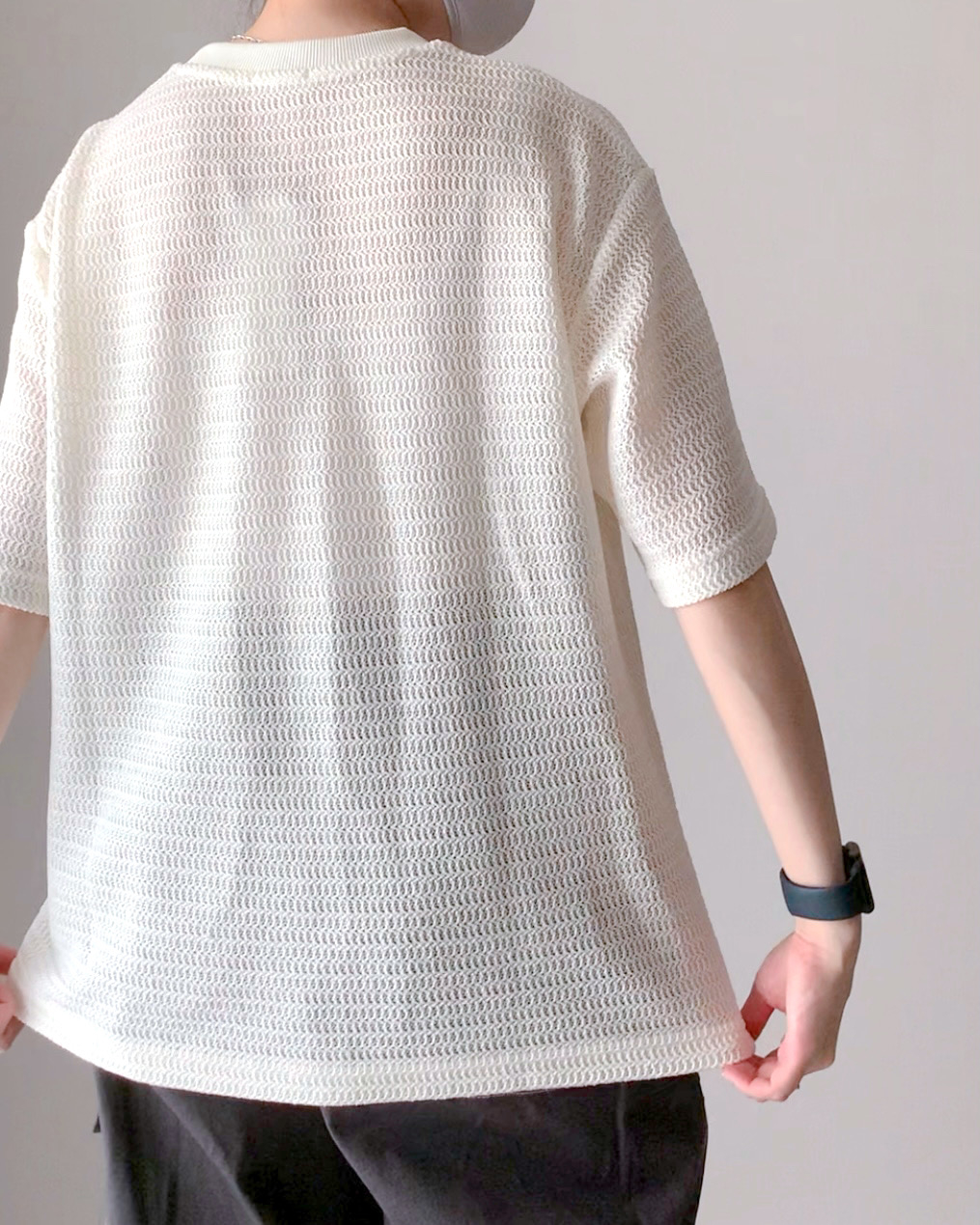 GU(ジーユー)のおすすめトップス「メッシュテクスチャー クルーネックT(5分袖)」