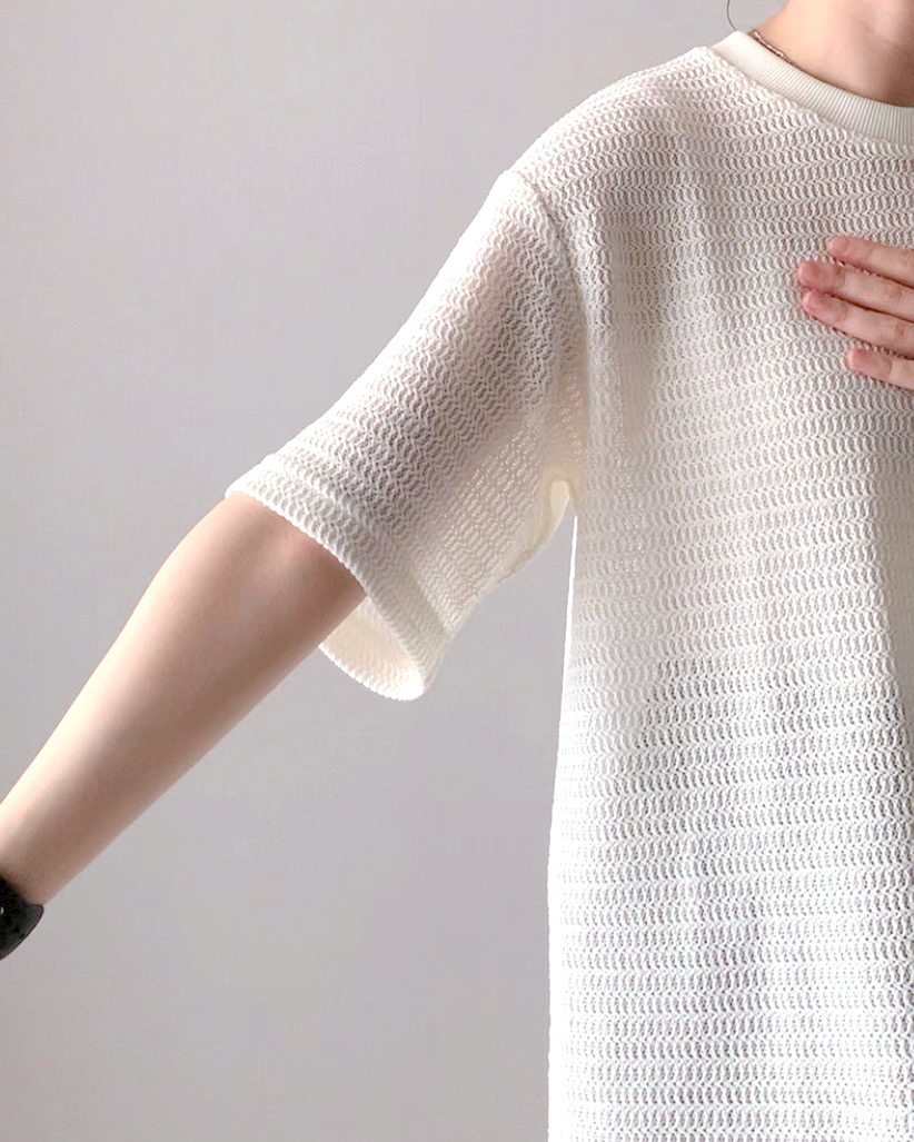 GU(ジーユー)のおすすめトップス「メッシュテクスチャー クルーネックT(5分袖)」