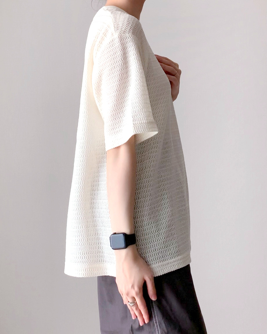 GU(ジーユー)のおすすめトップス「メッシュテクスチャー クルーネックT(5分袖)」