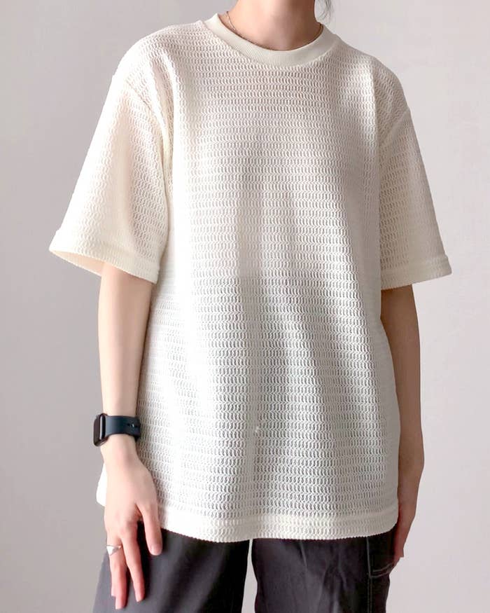 GU(ジーユー)のおすすめトップス「メッシュテクスチャー クルーネックT(5分袖)」