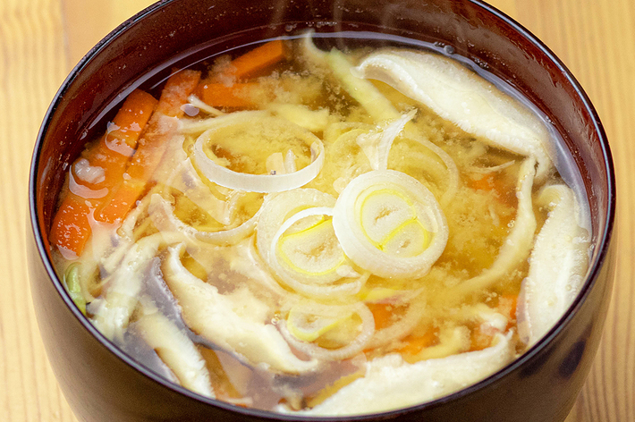 野菜と卵が入った和風スープ。