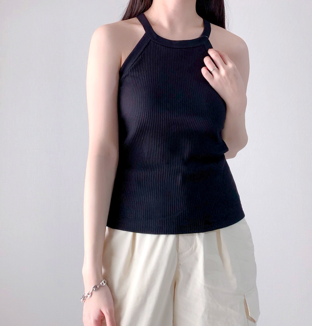 黒のホルターネックブラトップ UNIQLO】話題の「ホルターネックブラタンクトップ」を買いました