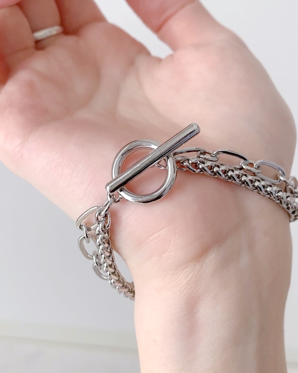 GUのおすすめファッションアイテム「メタルビーンズチェーンブレスレット」「チェーンブレスレット」