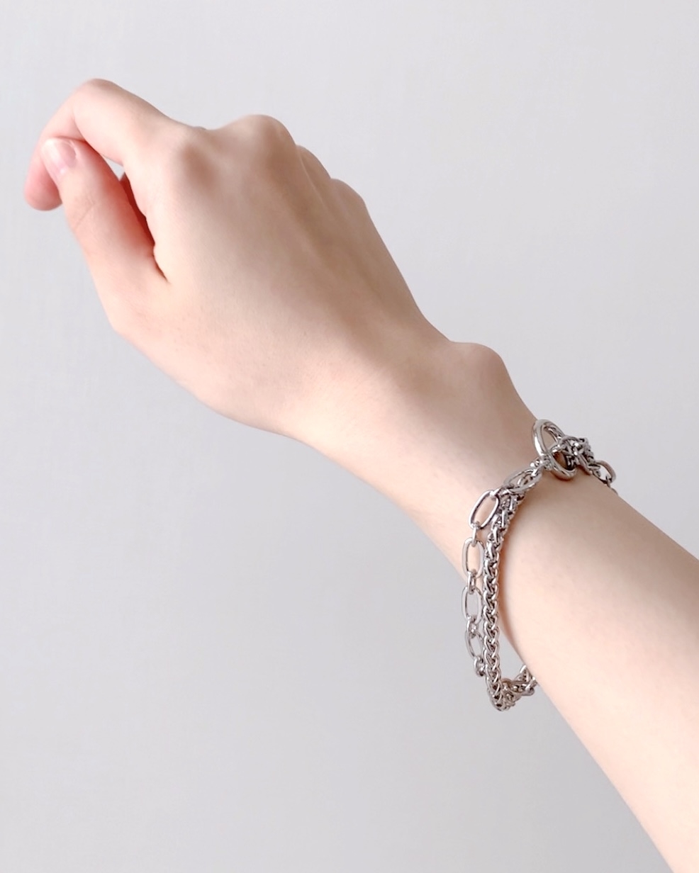 GUのおすすめファッションアイテム「メタルビーンズチェーンブレスレット」「チェーンブレスレット」