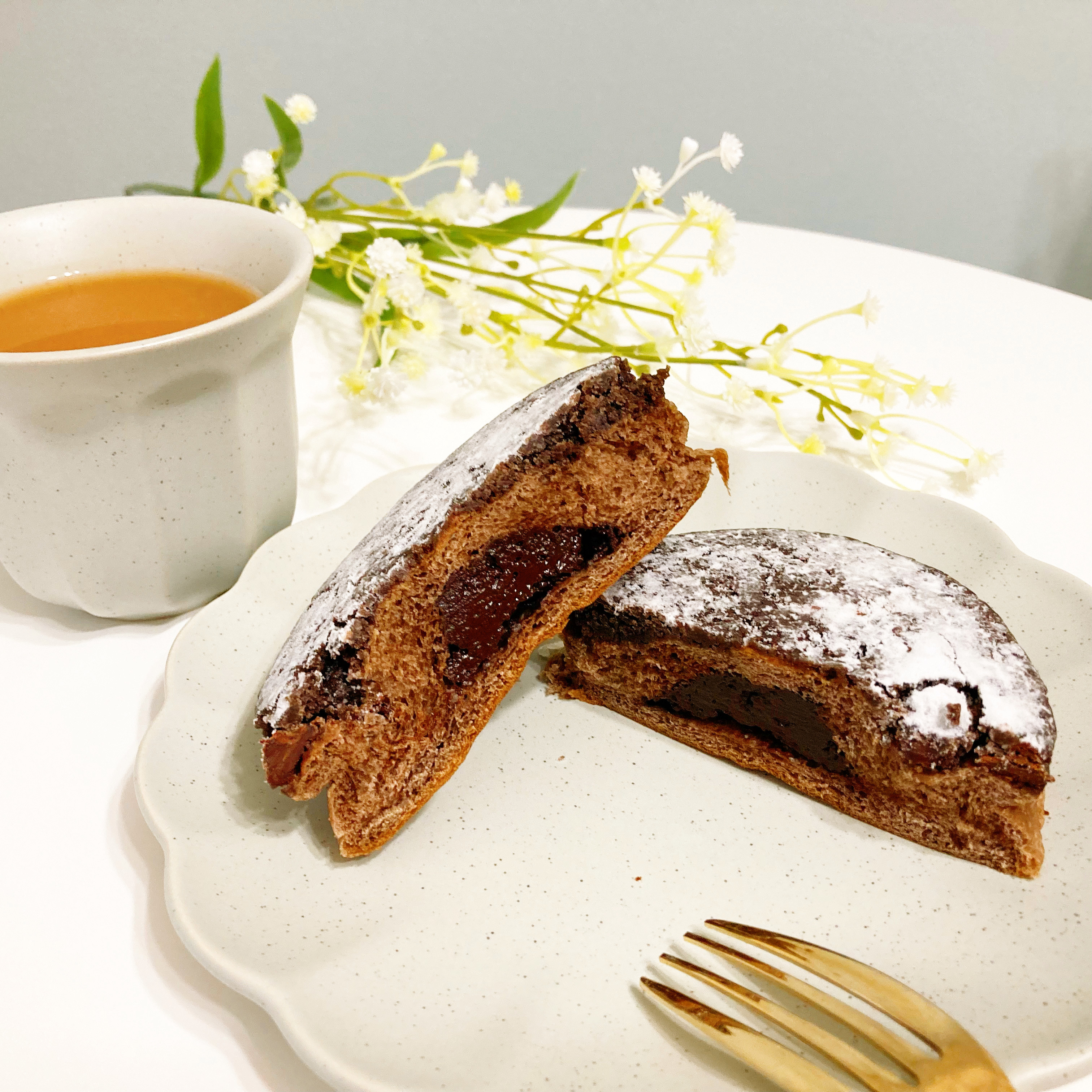 FamilyMart(ファミリーマート)のおすすめスイーツパン「焼きチョコクッキーパン」