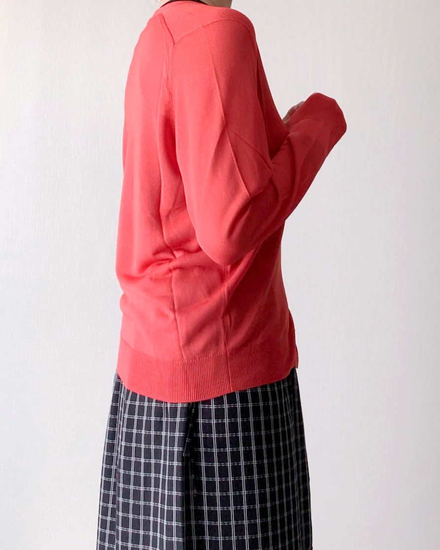 ユニクロのおすすめファッションアイテム「ライトVネックカーディガン(長袖)」