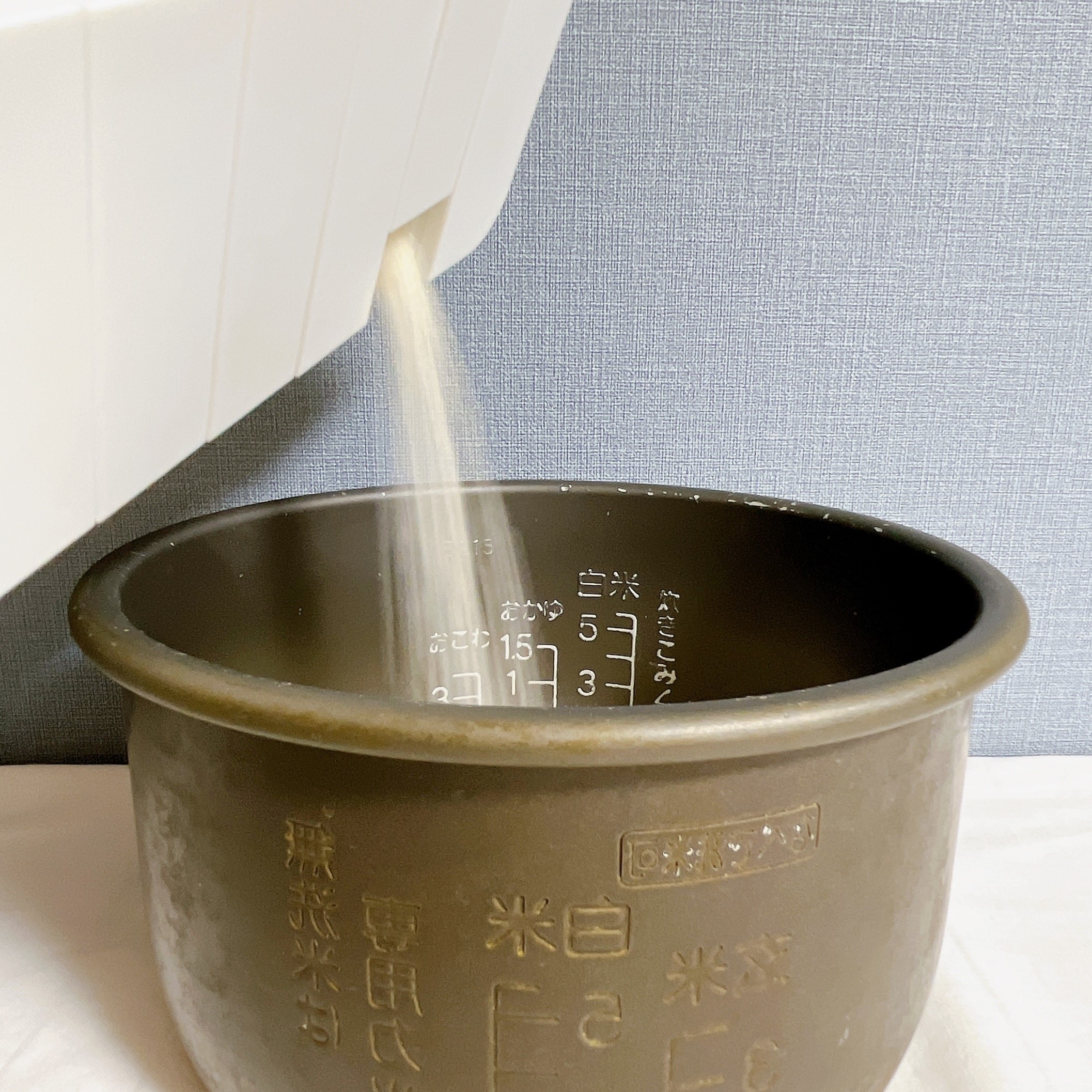 ロフトのおすすめキッチンアイテム「1合分別 冷蔵庫用米びつ tower（タワー）」