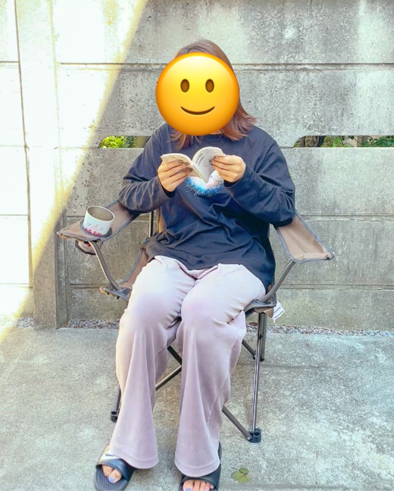 CAINZ(カインズ)のおすすめチェア「アームチェア ブラウン 便利なドリンクホルダー付き」