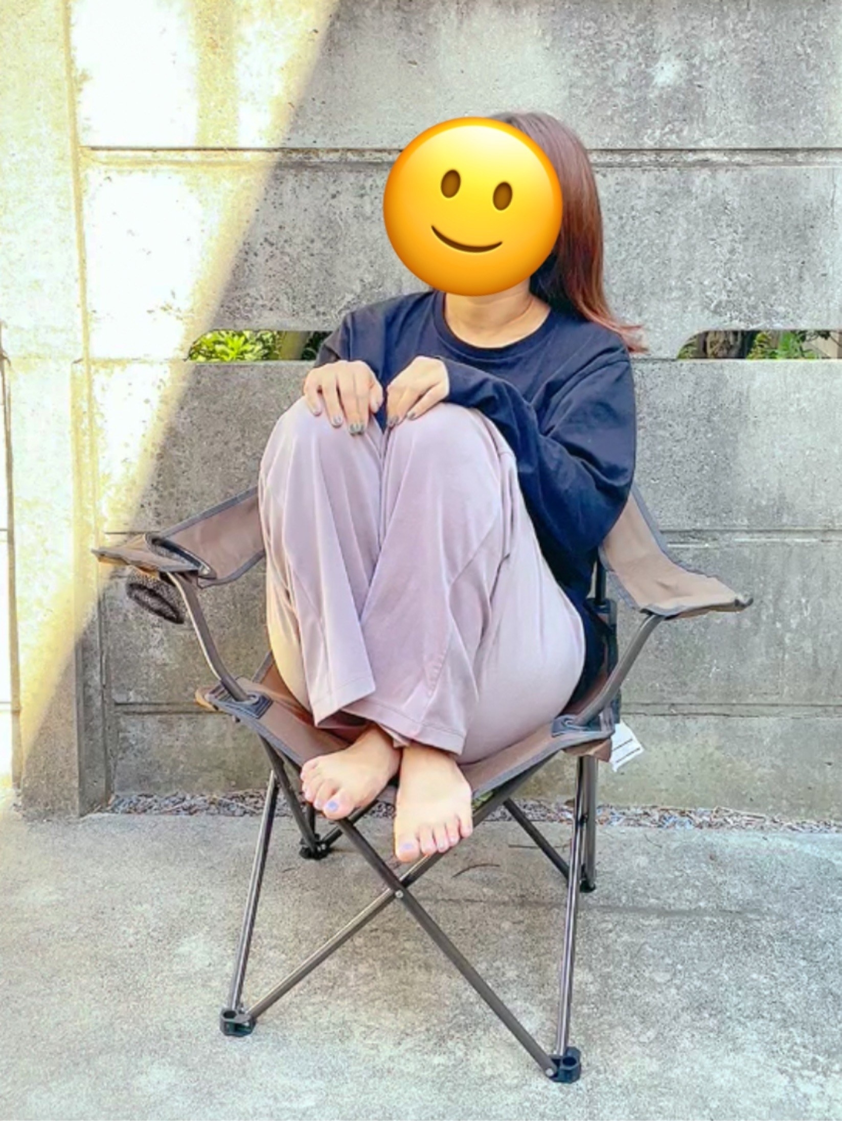 CAINZ(カインズ)のおすすめチェア「アームチェア ブラウン 便利なドリンクホルダー付き」