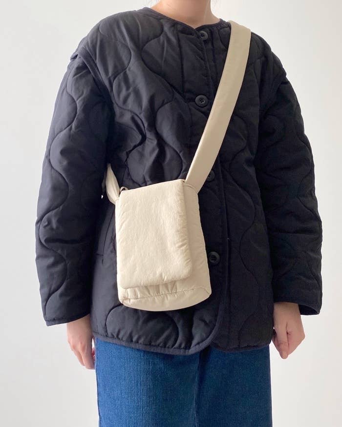ZARA(ザラ)のおすすめバッグ「フラップ付きポシェット」