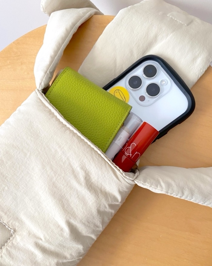 ZARA（ザラ）のおすすめバッグ「フラップ付きポシェット」