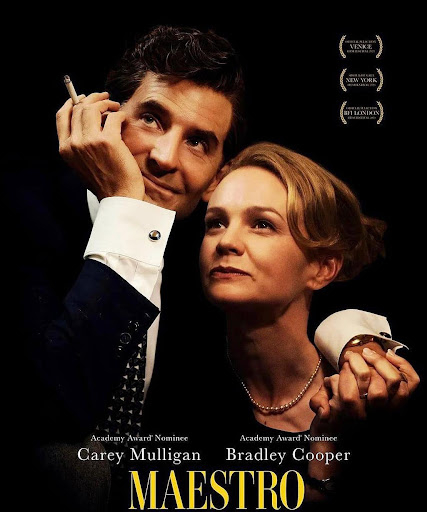 Carey Mulligan y Bradley Cooper posan como personajes del film "Maestro" con vestuario elegante
