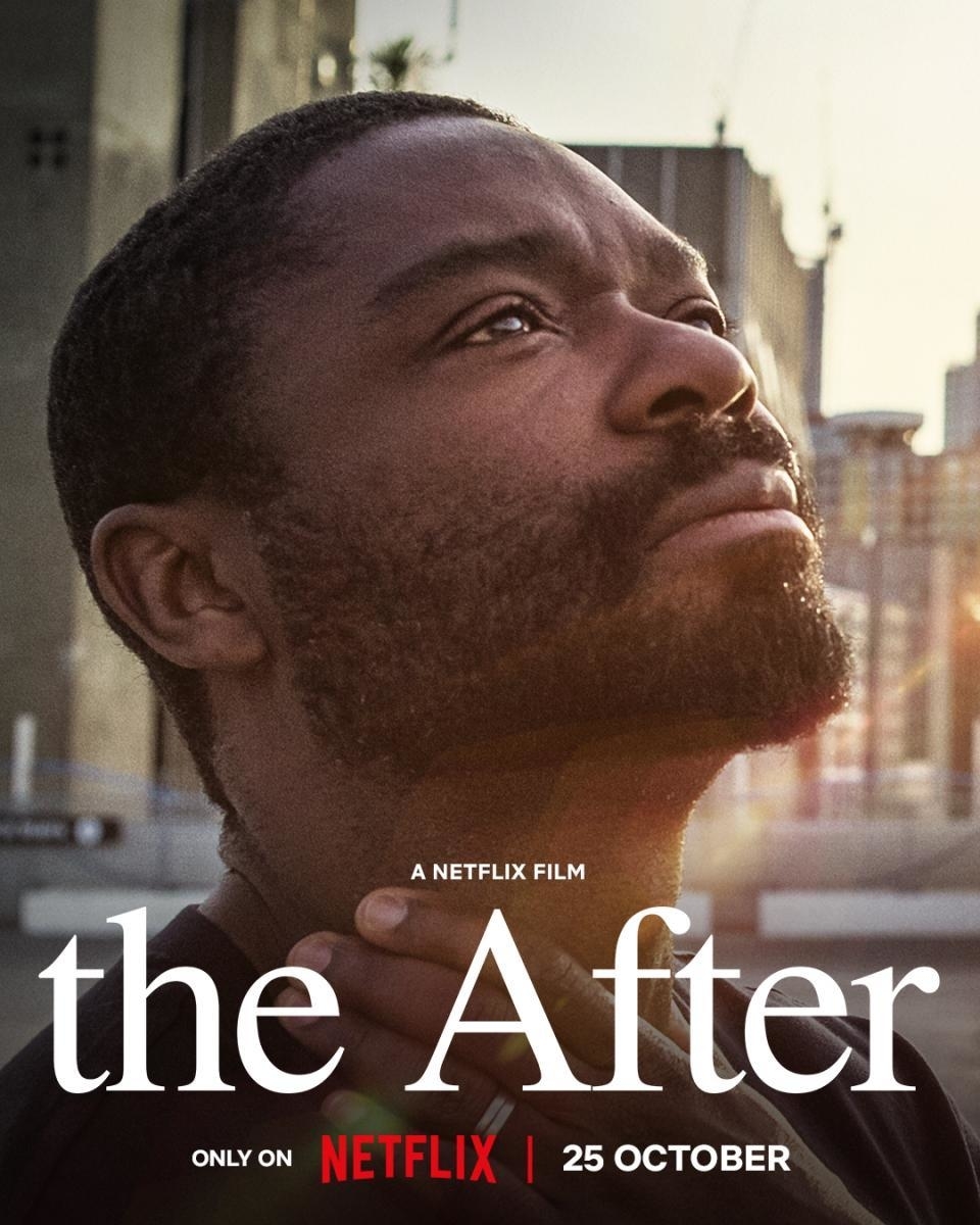 Hombre mirando hacia arriba con el título del filme "The After" y fecha de lanzamiento en Netflix