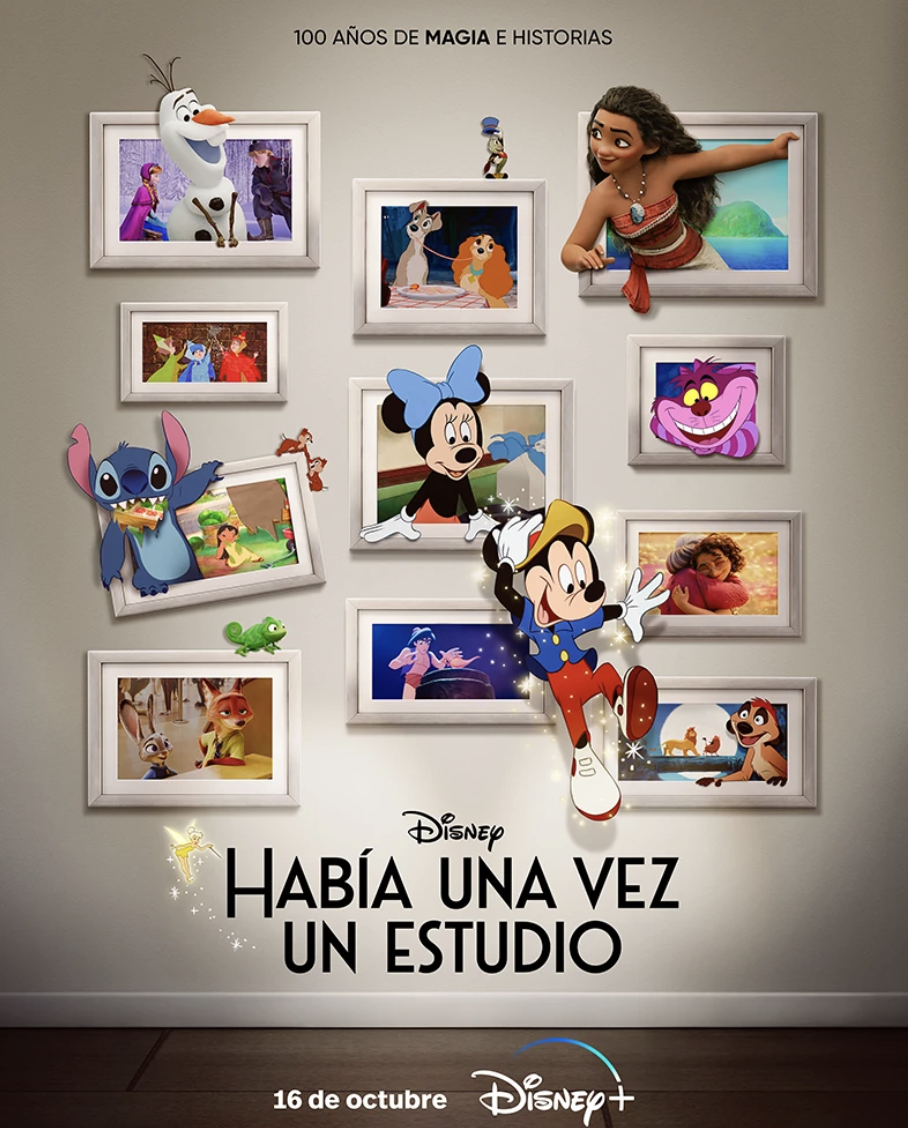 Póster de Disney+ con personajes animados como Mickey Mouse y Olaf junto a imágenes de películas icónicas, anuncia documental "Había Una Vez Un Estudio"