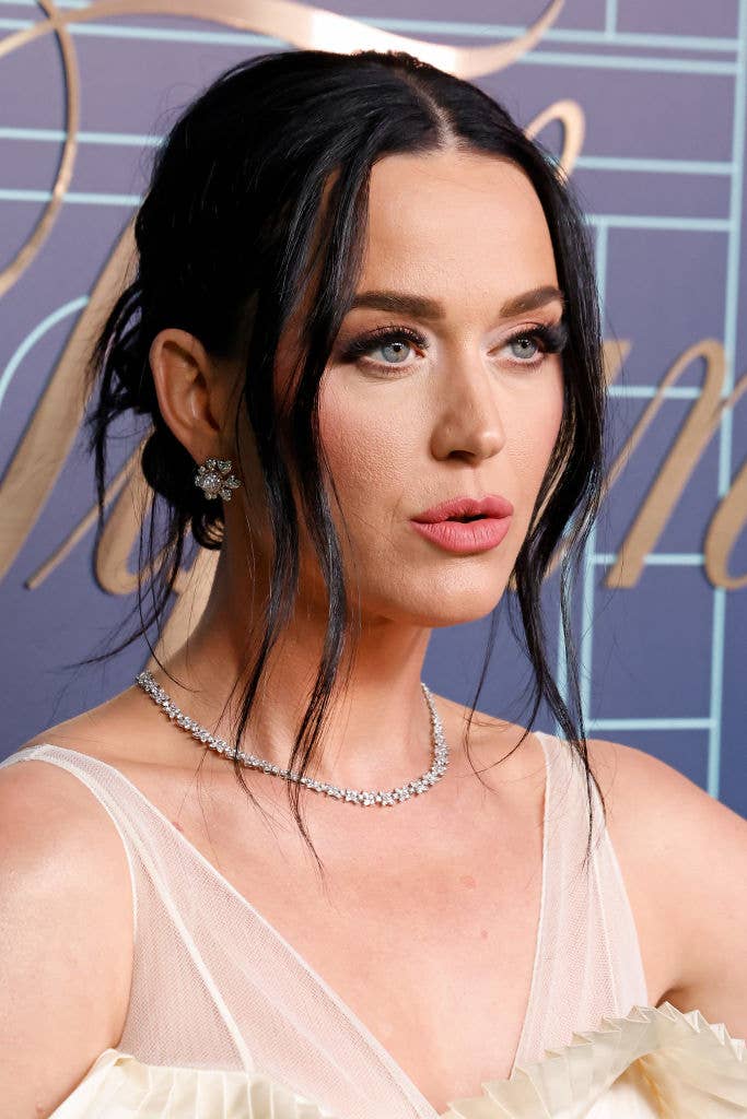 Katy Perry in an elegant gown with ruffled details, wearing a necklace and earrings 5pm