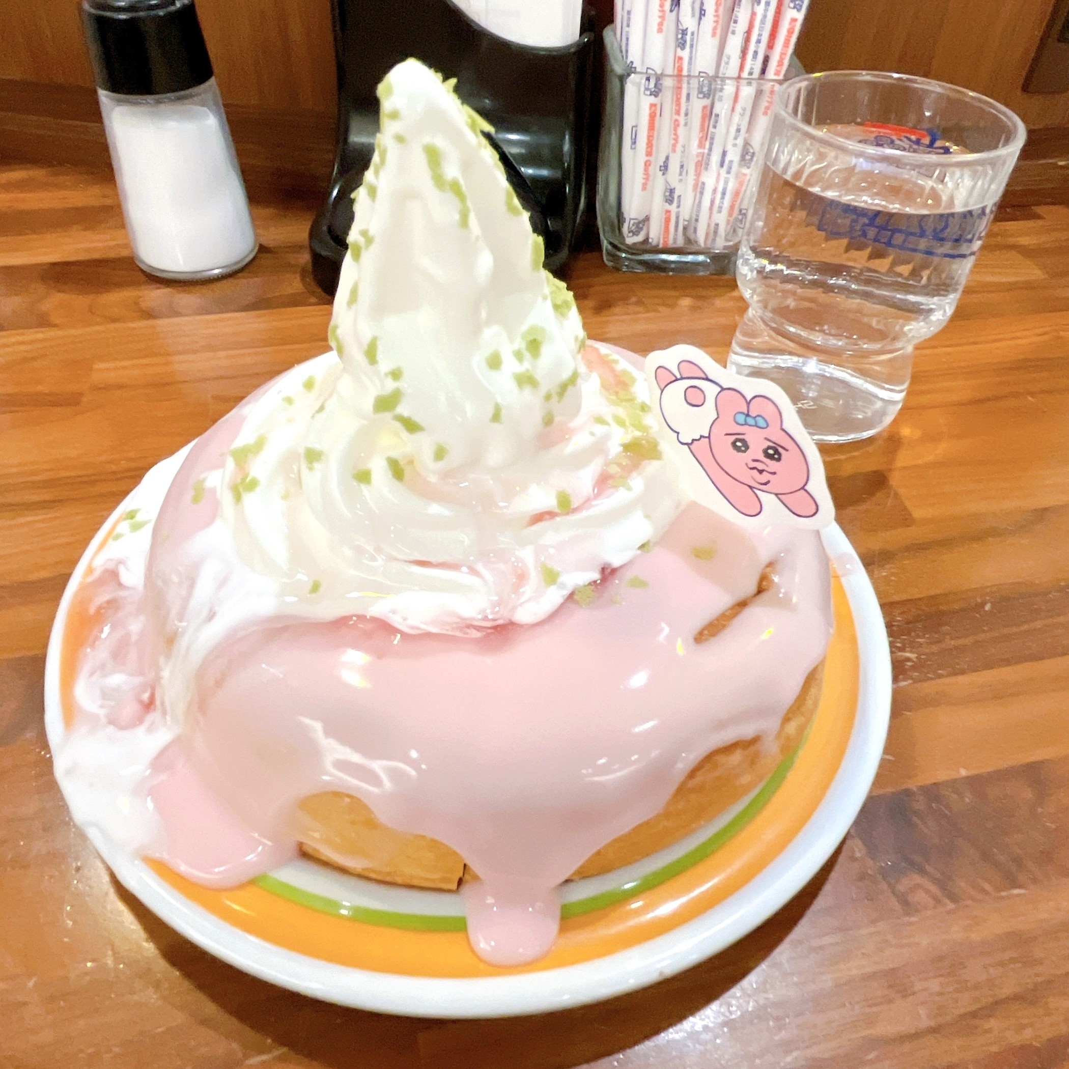 コメダ珈琲店のオススメのメニュー「桜咲くおぱんちゅうさぎのシロノワール」