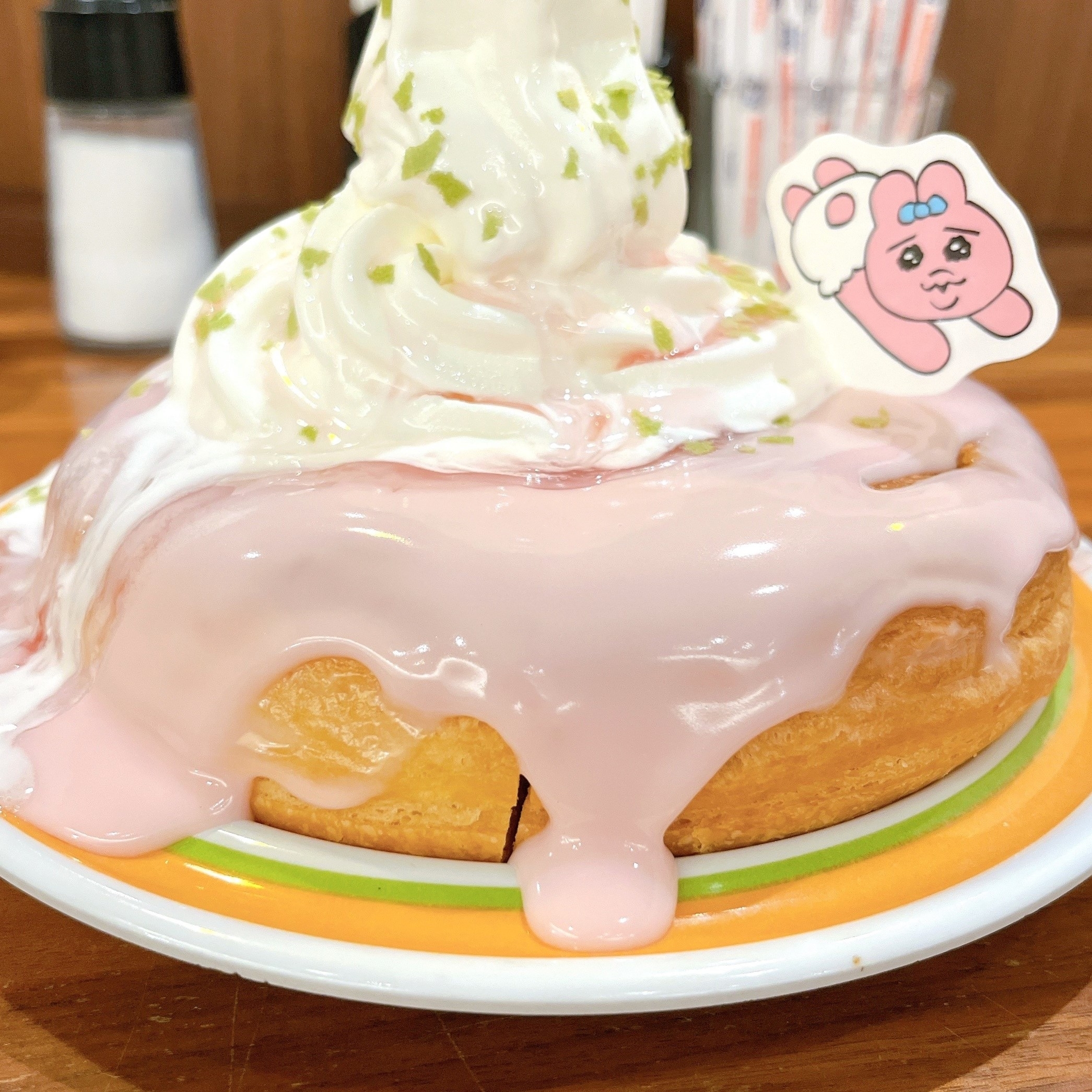 コメダ珈琲店のオススメのメニュー「桜咲くおぱんちゅうさぎのシロノワール」