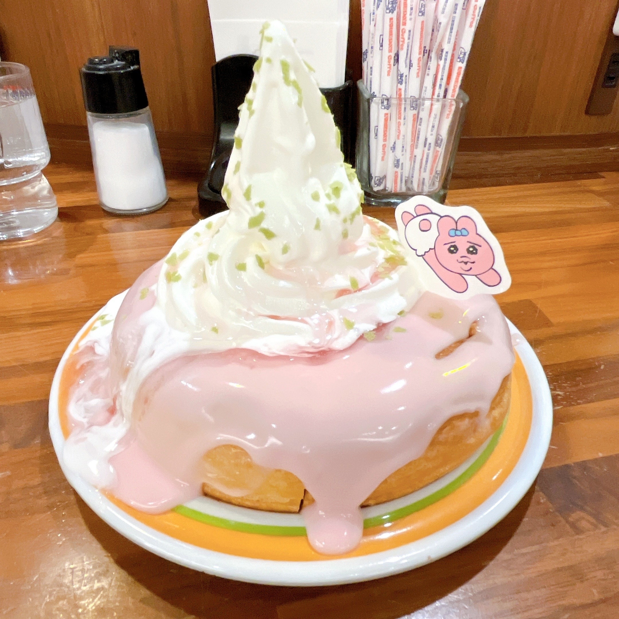 コメダ珈琲店のオススメのメニュー「桜咲くおぱんちゅうさぎのシロノワール」