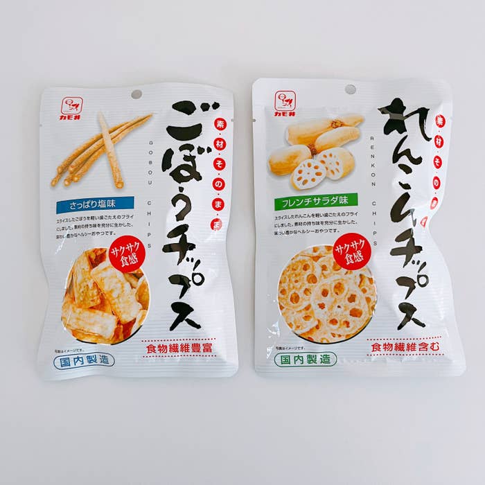 カルディのオススメフード「カモ井 素材そのままごぼうチップス」「カモ井 素材そのままれんこんチップス」