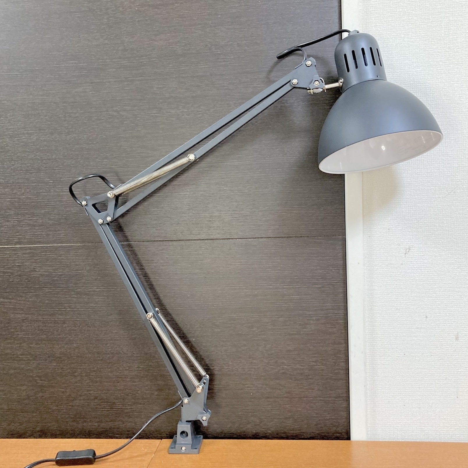 IKEA(イケア)のレトロかわいいルームランプ「TERTIAL テルティアル ワークランプ」