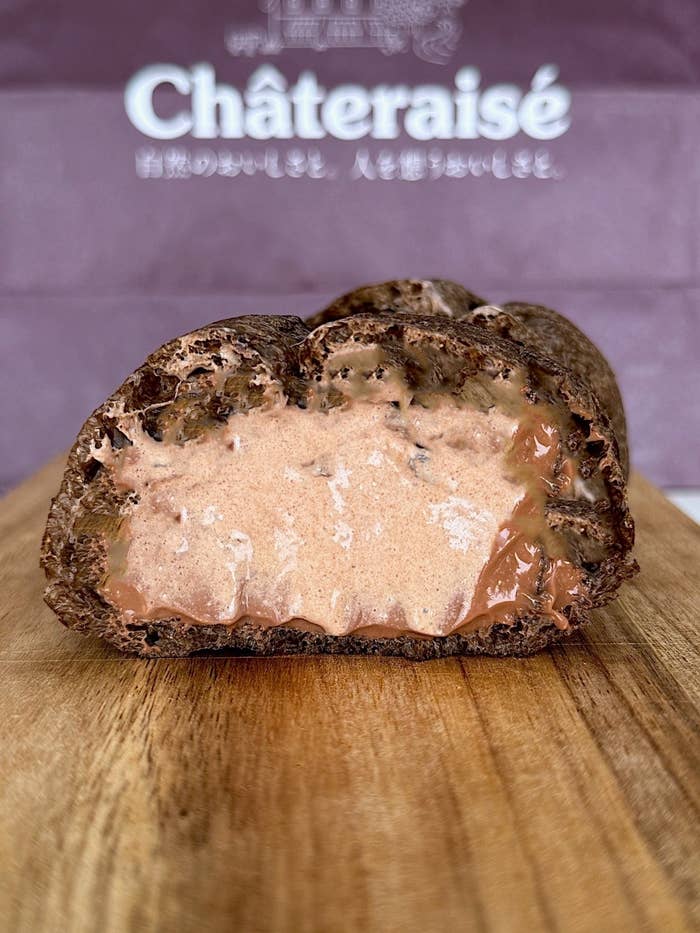 シャトレーゼのおすすめのスイーツ「ダブルシュークリーム 濃厚ショコラ」