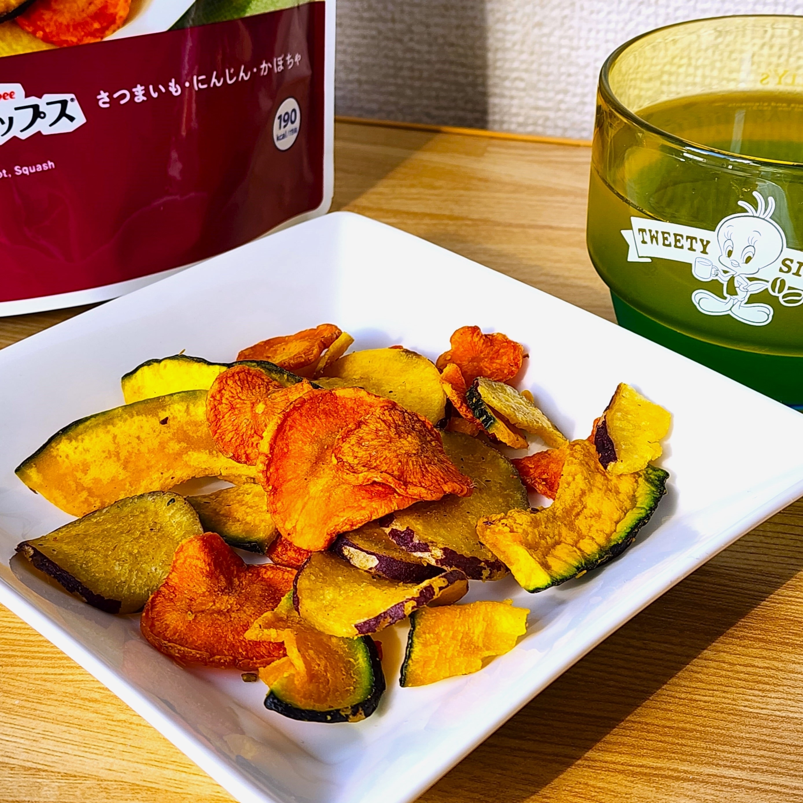 LAWSON(ローソン)のやみつきスナック「ベジップス さつまいも・にんじん・かぼちゃ 34g」