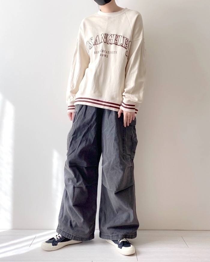 GUのおすすめ楽ちんボトムス「デニムスーパーワイドカーゴパンツ」