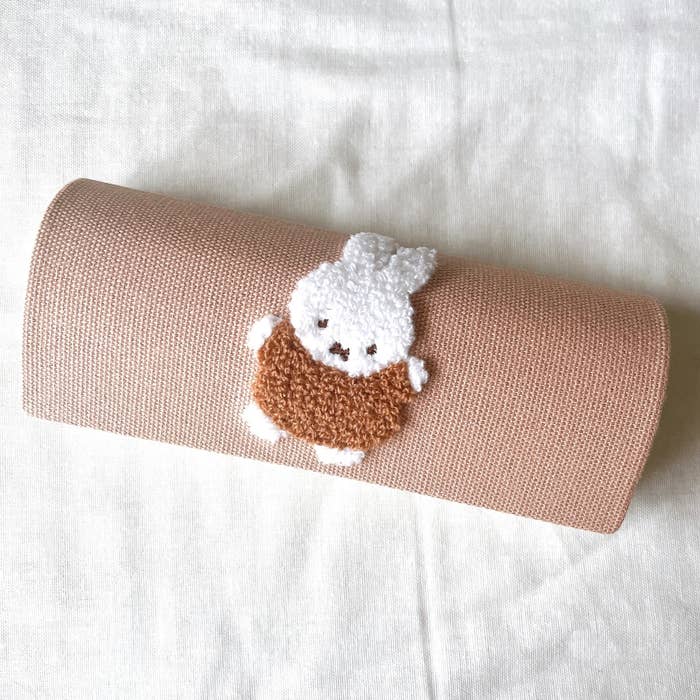 ニトリのオススメの雑貨「メガネケース miffy(ルンルンサガラシリーズ)」