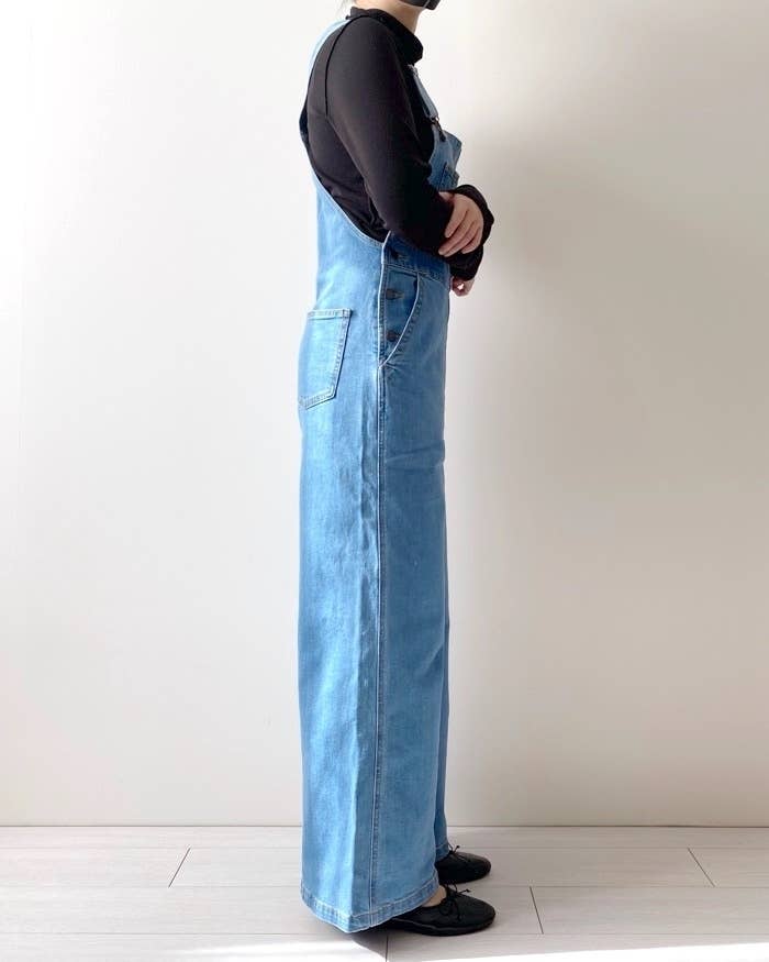 GUのおすすめ楽ちんボトムス「デニムサロペットワイドパンツ」