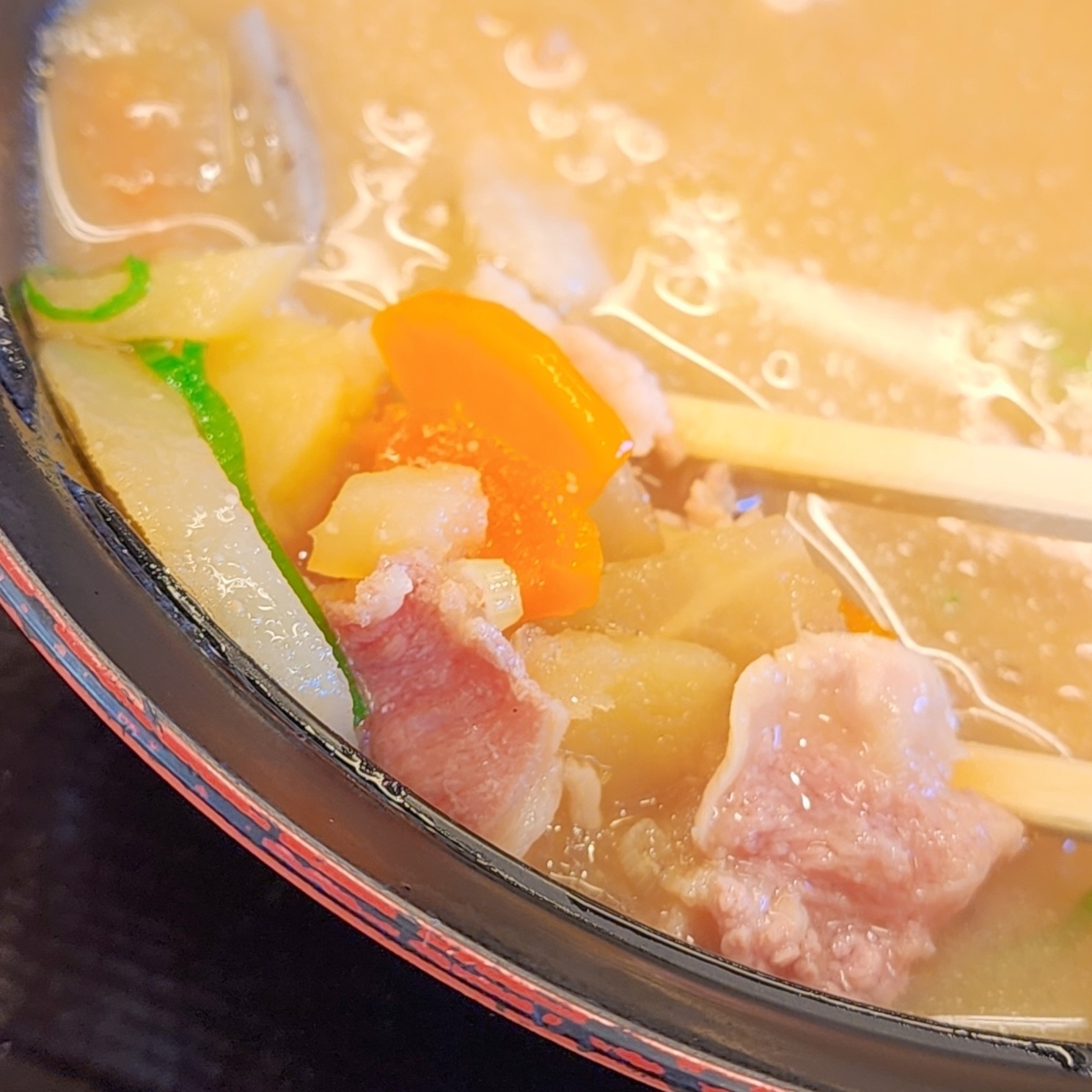 かつやのおすすめメニュー「とん汁(大)」