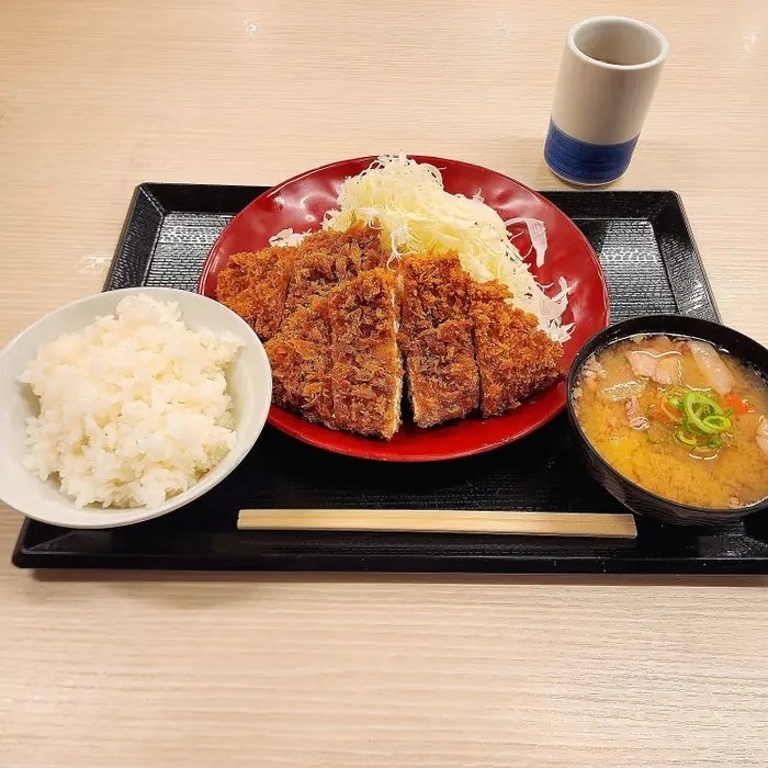 かつやのおすすめメニュー「ダブルロースカツ定食」