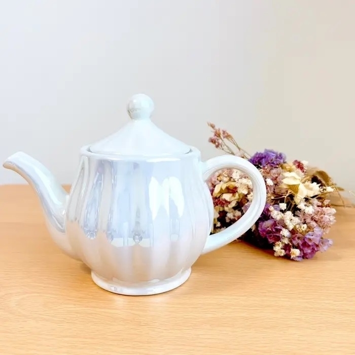 ダイソーのオススメのグッズ「ティーポット(ウェーブ、WH、500mL)」