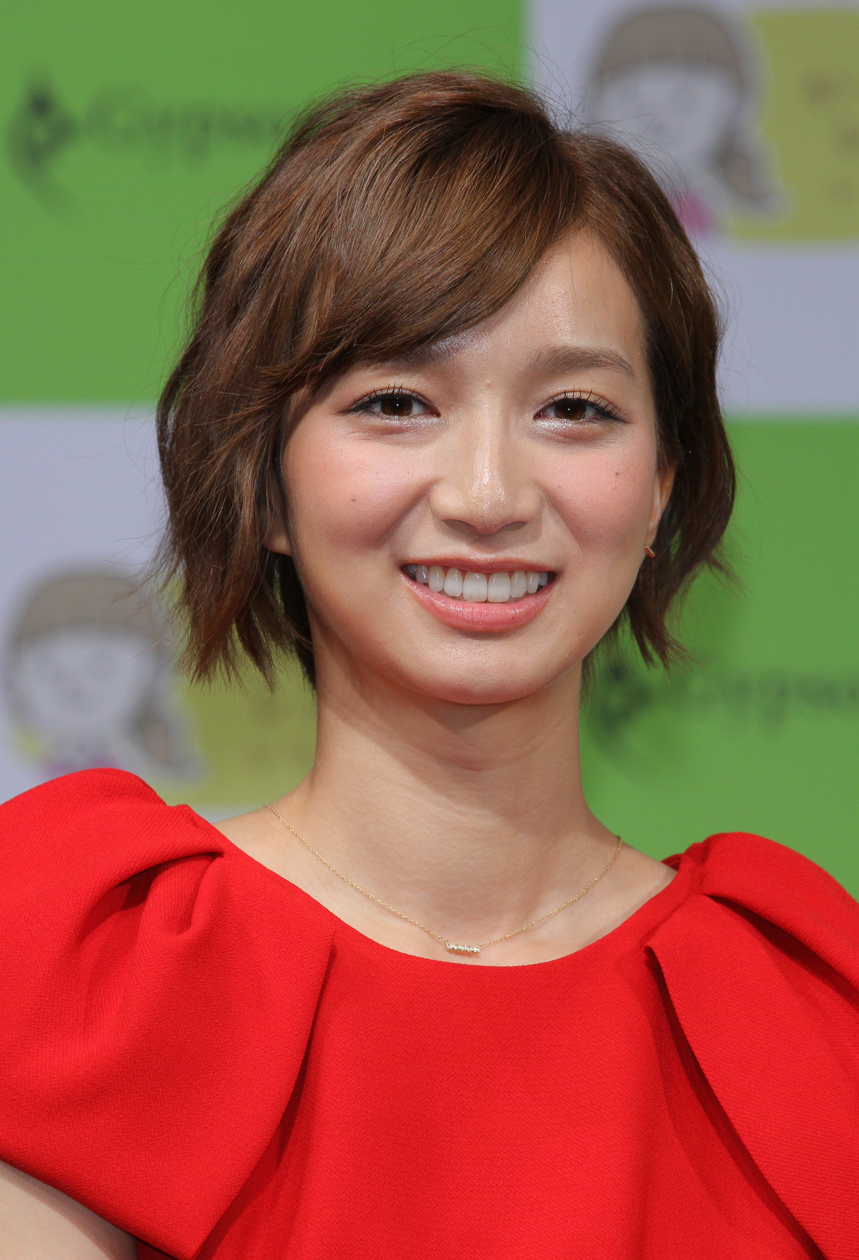 芹那 素晴らしい腹筋」芹那、“腹チラ”ショットに反響。ハーレイ・クイン姿に「めっちゃ引き締まってる」の声