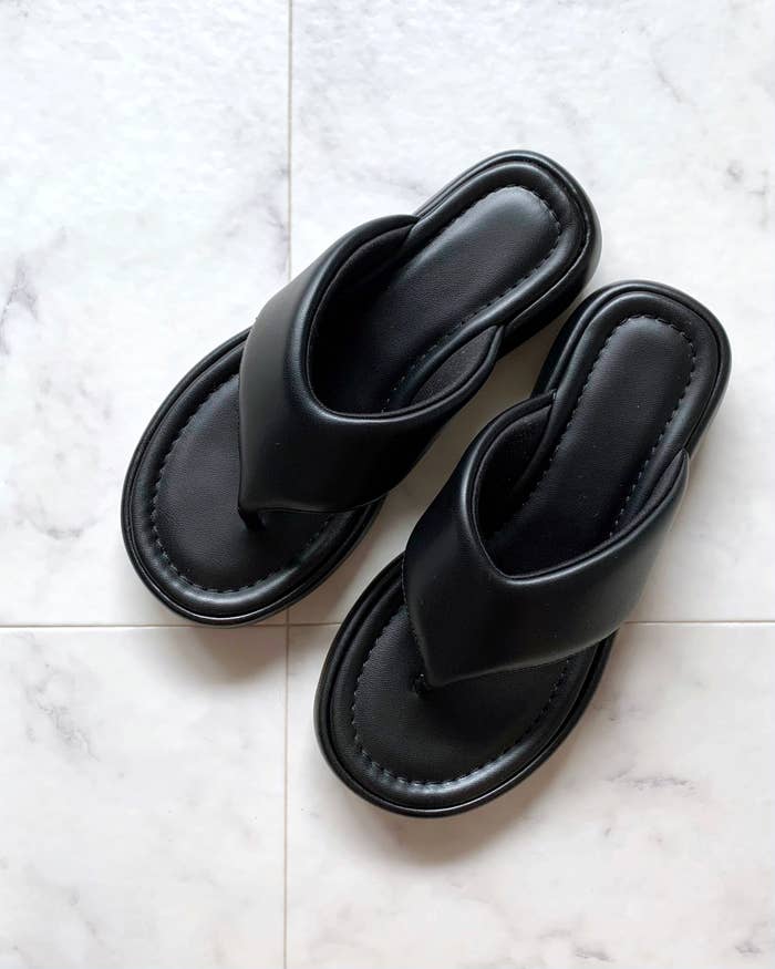 GU(ジーユー)のおすすめサンダル「プラットフォームトングサンダル」