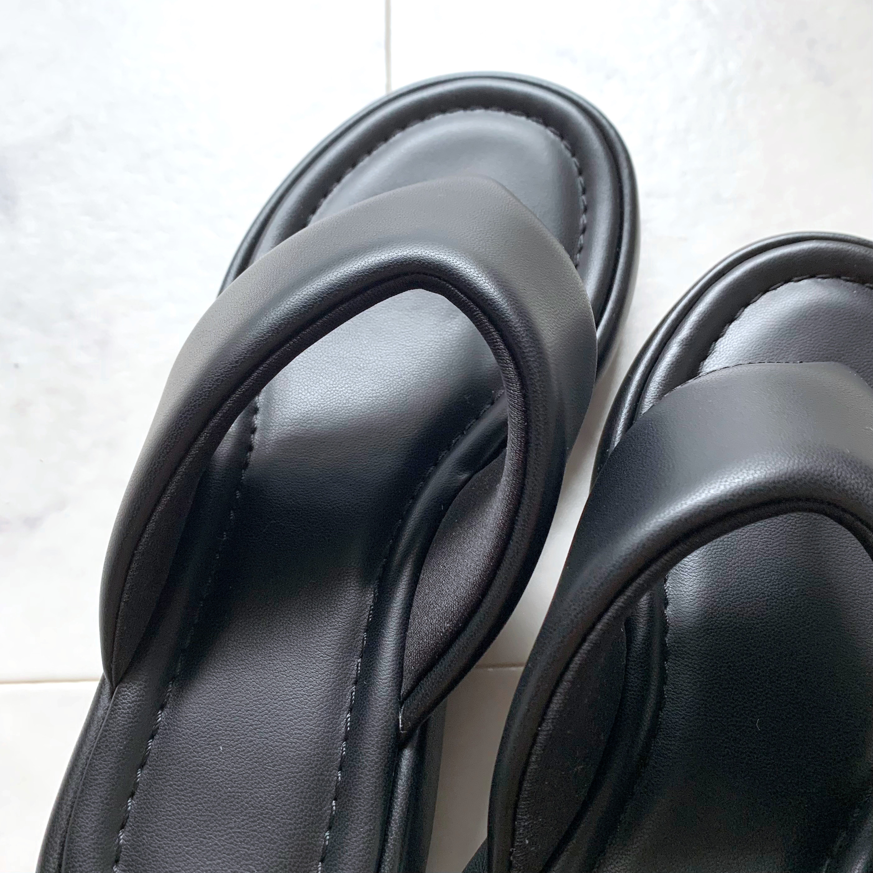 GU(ジーユー)のおすすめサンダル「プラットフォームトングサンダル」