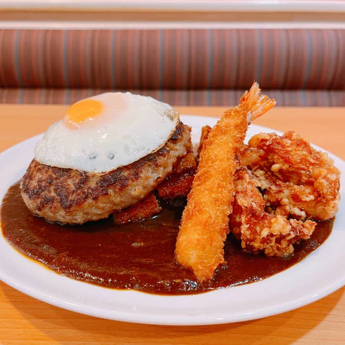 ガストのオススメのフード「ガストブラックカレー本気盛り」