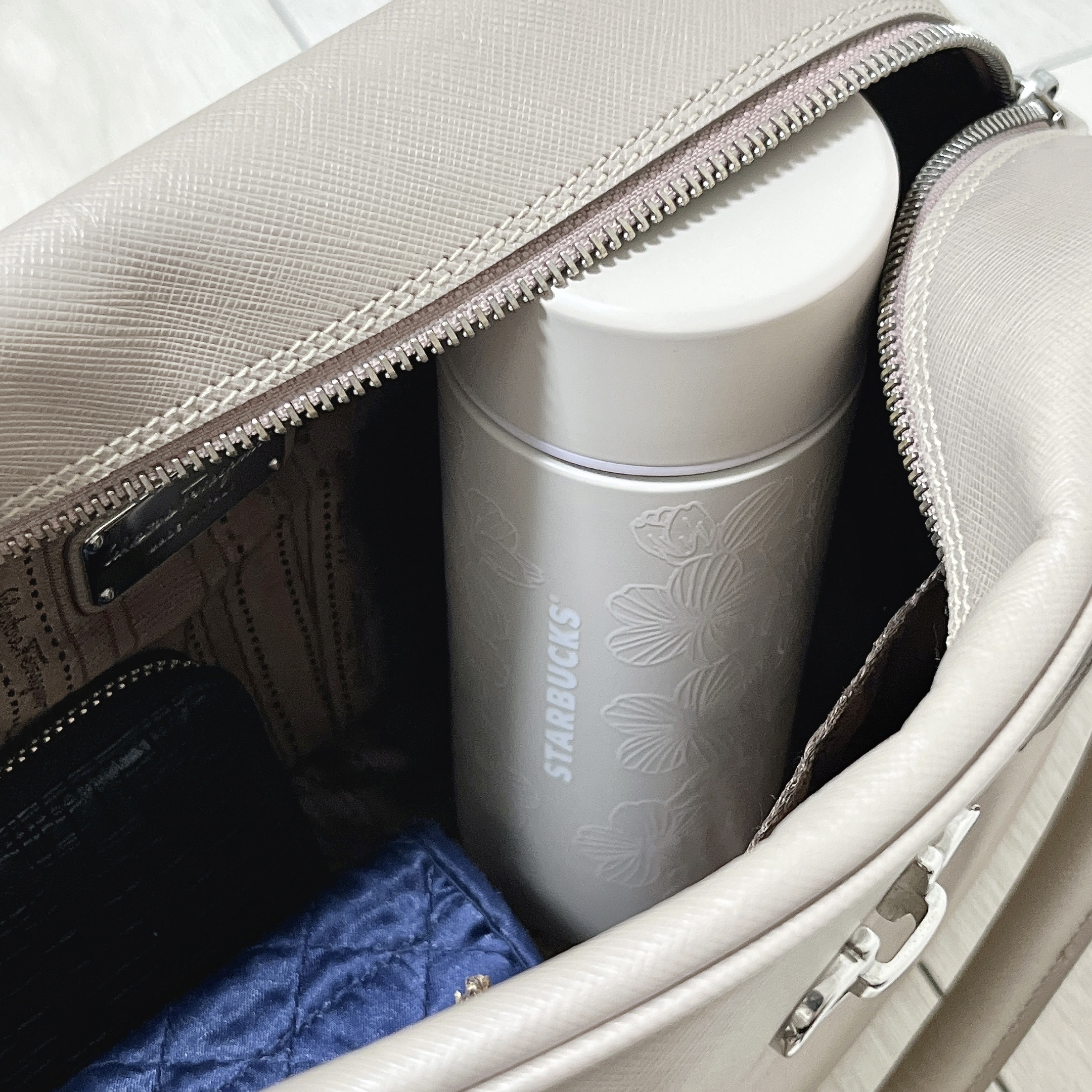 Starbucks Coffee(スターバックスコーヒー)のおすすめボトル「SAKURA2024ステンレスボトルグレースベージュ355ml」