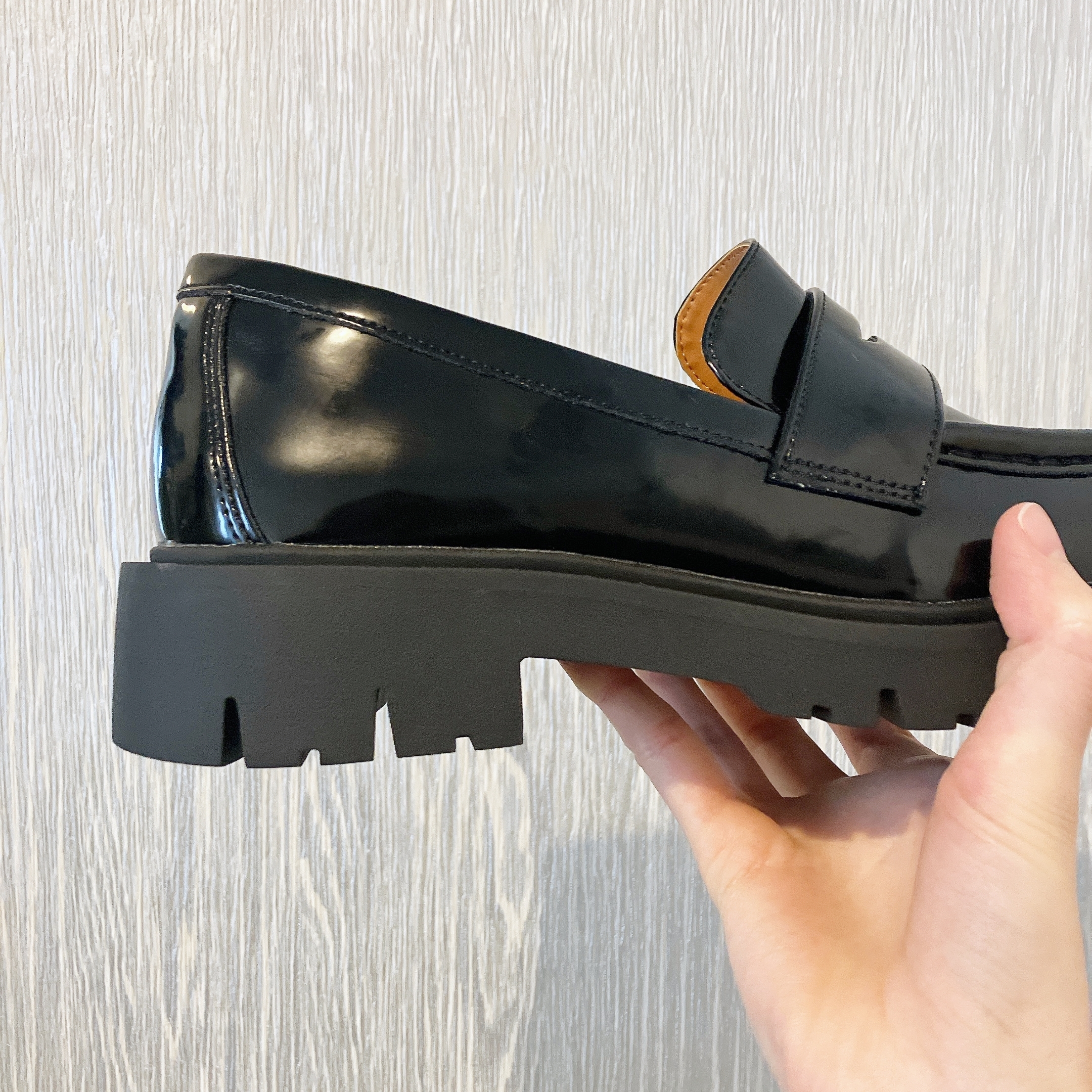 UNIQLO(ユニクロ)のおすすめ靴「コンフィールタッチローファー」