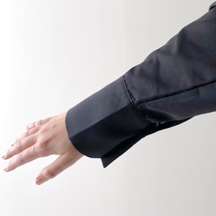 GU（ジーユー）のおすすめファッションアイテム「シアーテントラインシャツ（長袖）」