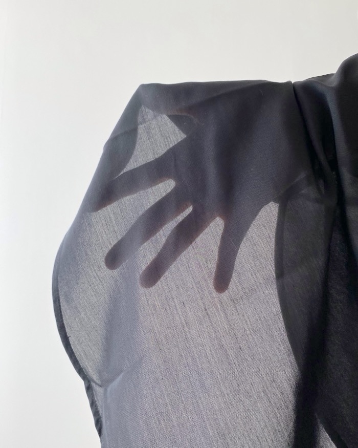 GU（ジーユー）のおすすめファッションアイテム「シアーテントラインシャツ（長袖）」