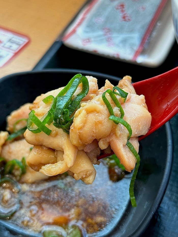 なか卯のおすすめボリューム満点朝ごはん「こだわり卵の鶏小鉢朝食」