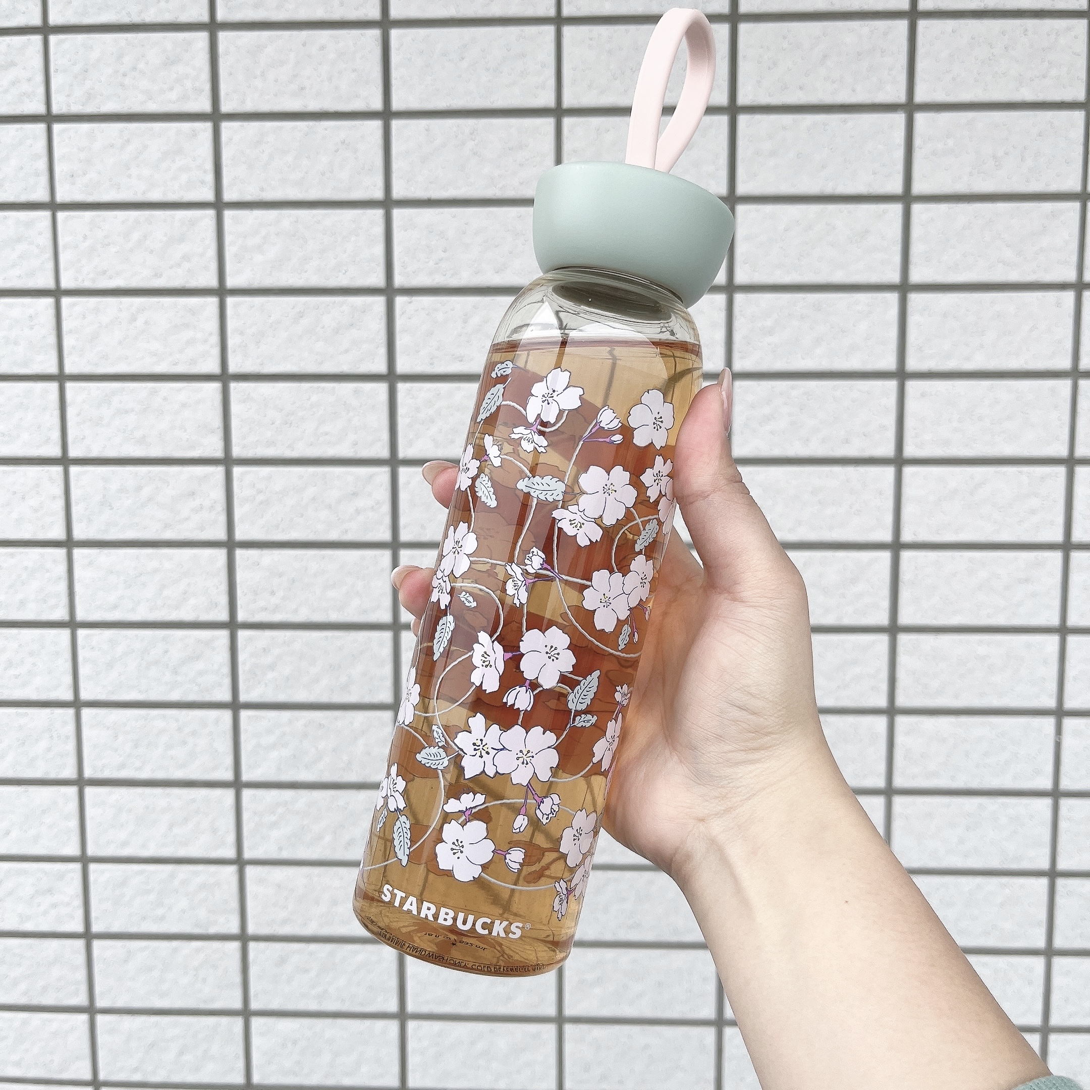 Starbucks Coffee（スターバックスコーヒー）の「SAKURA2024シリコンストラップボトル532ml」