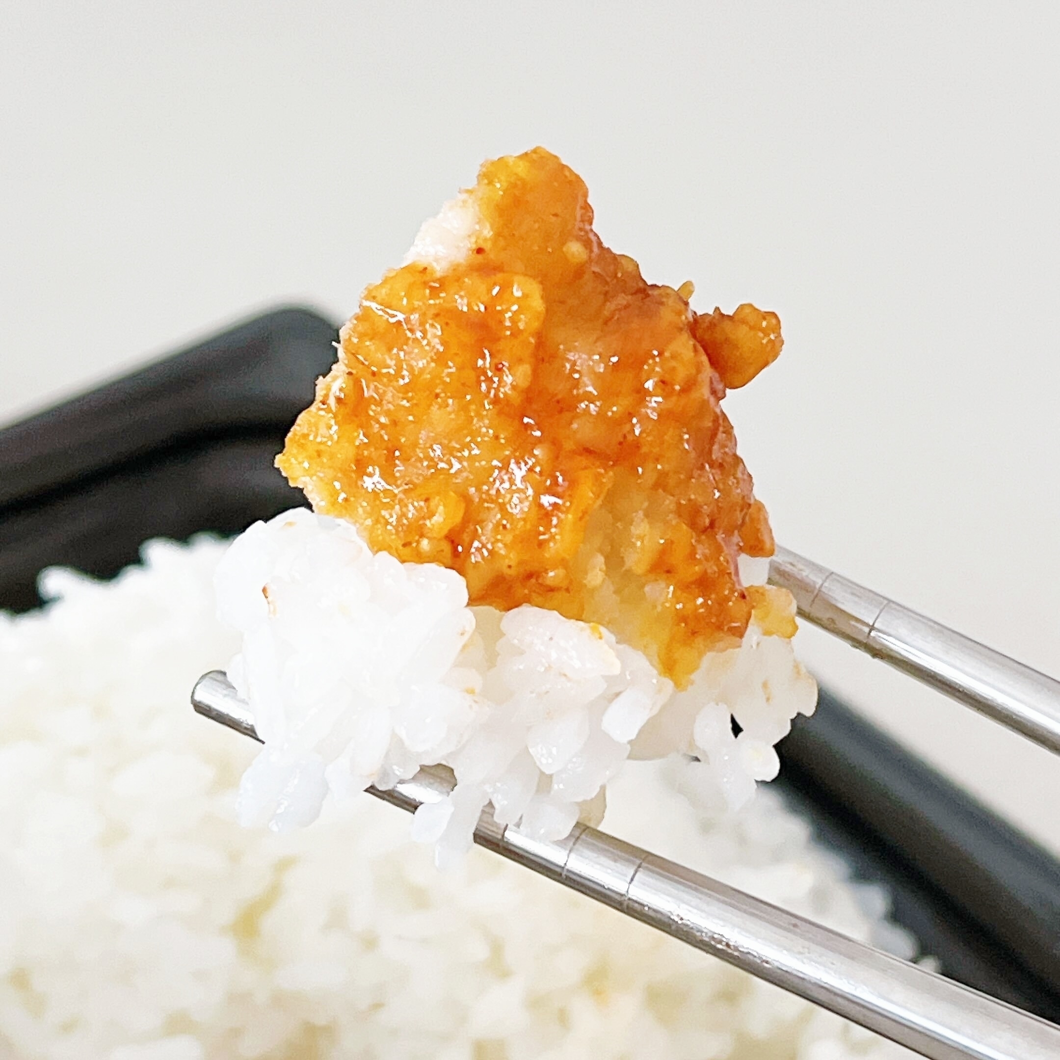 ローソンのおすすめグルメ「ネネチキン監修 ヤンニョムチキン弁当」