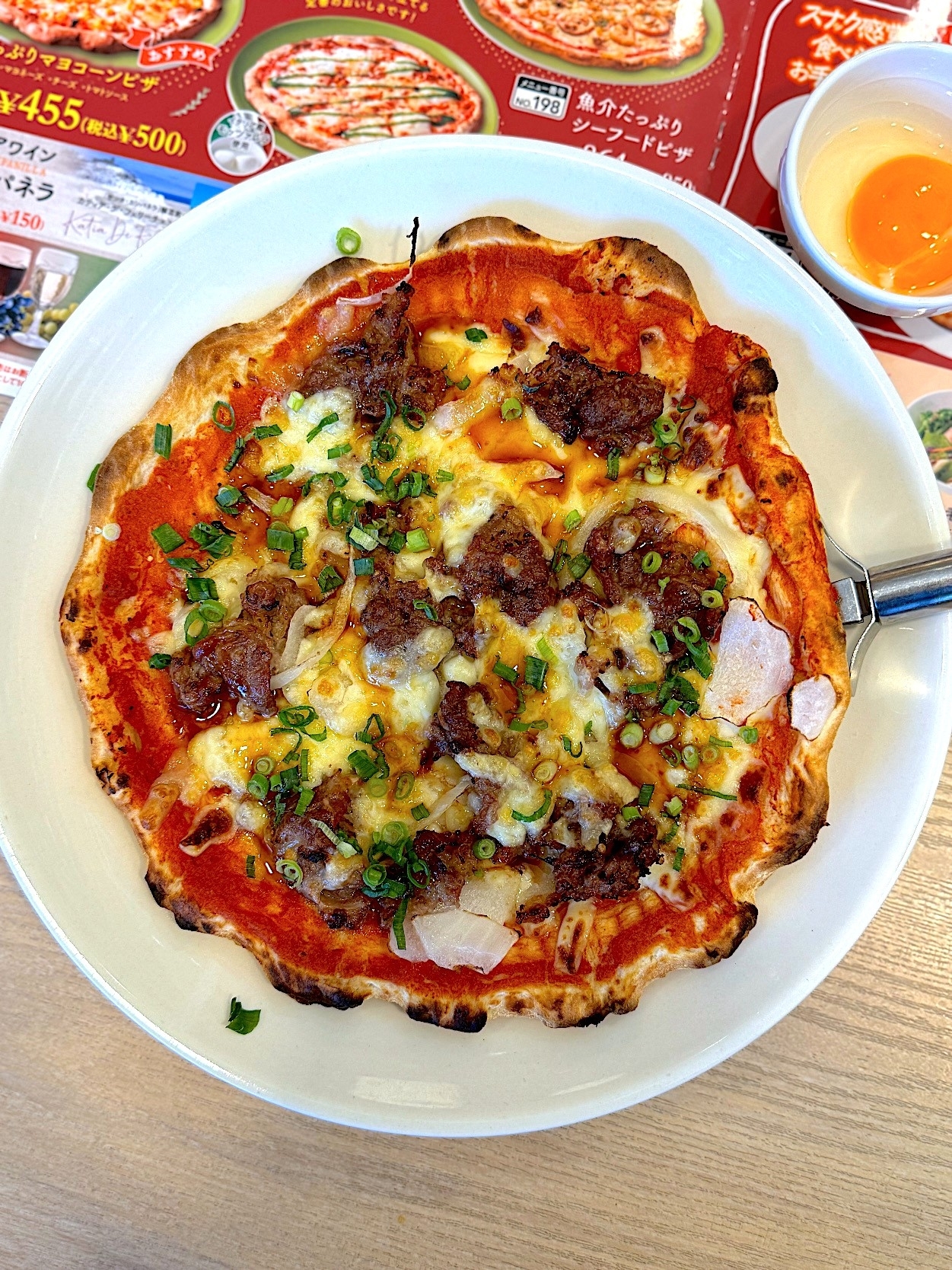 ガストのおすすめメニュー「牛すき焼きピザ」