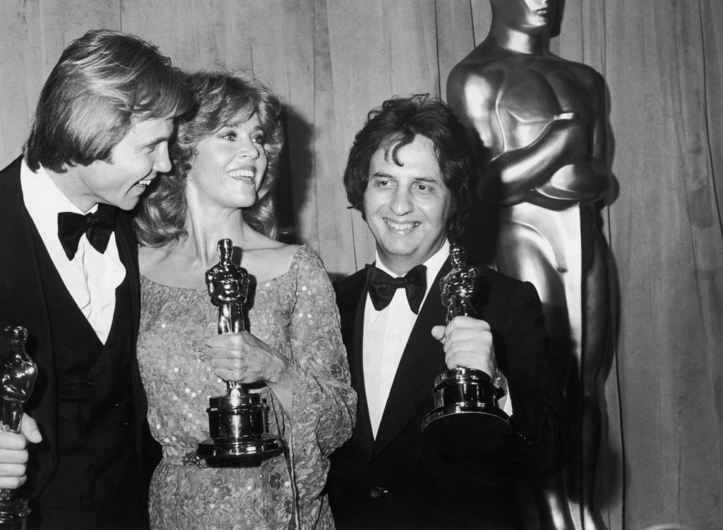 Michael Cimino posing with Jon Voight and Jane Fonda, all with their Oscars