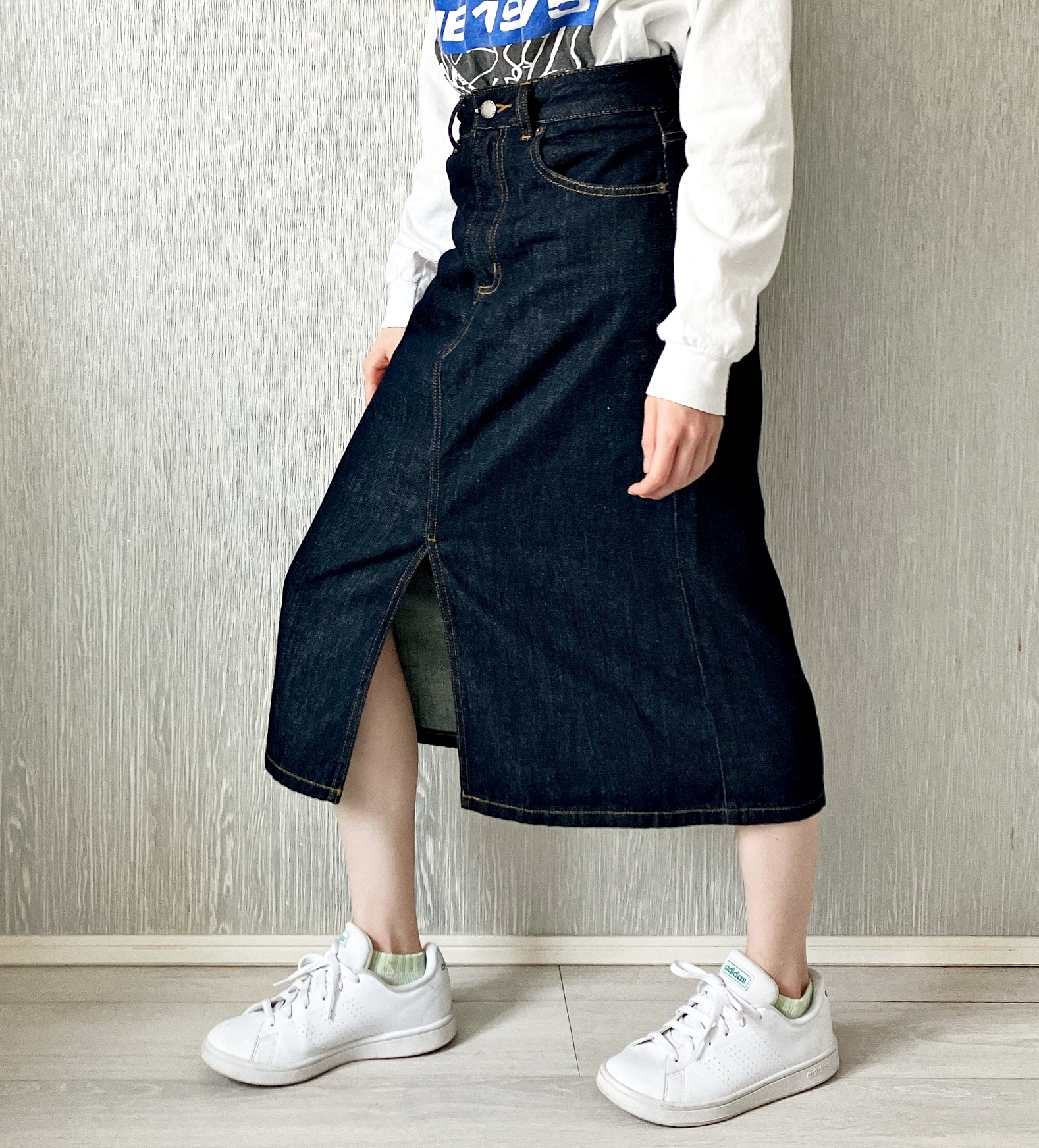GU（ジーユー）のおすすめスカート「デニムフロントスリットミディスカート+EC（丈短め）」