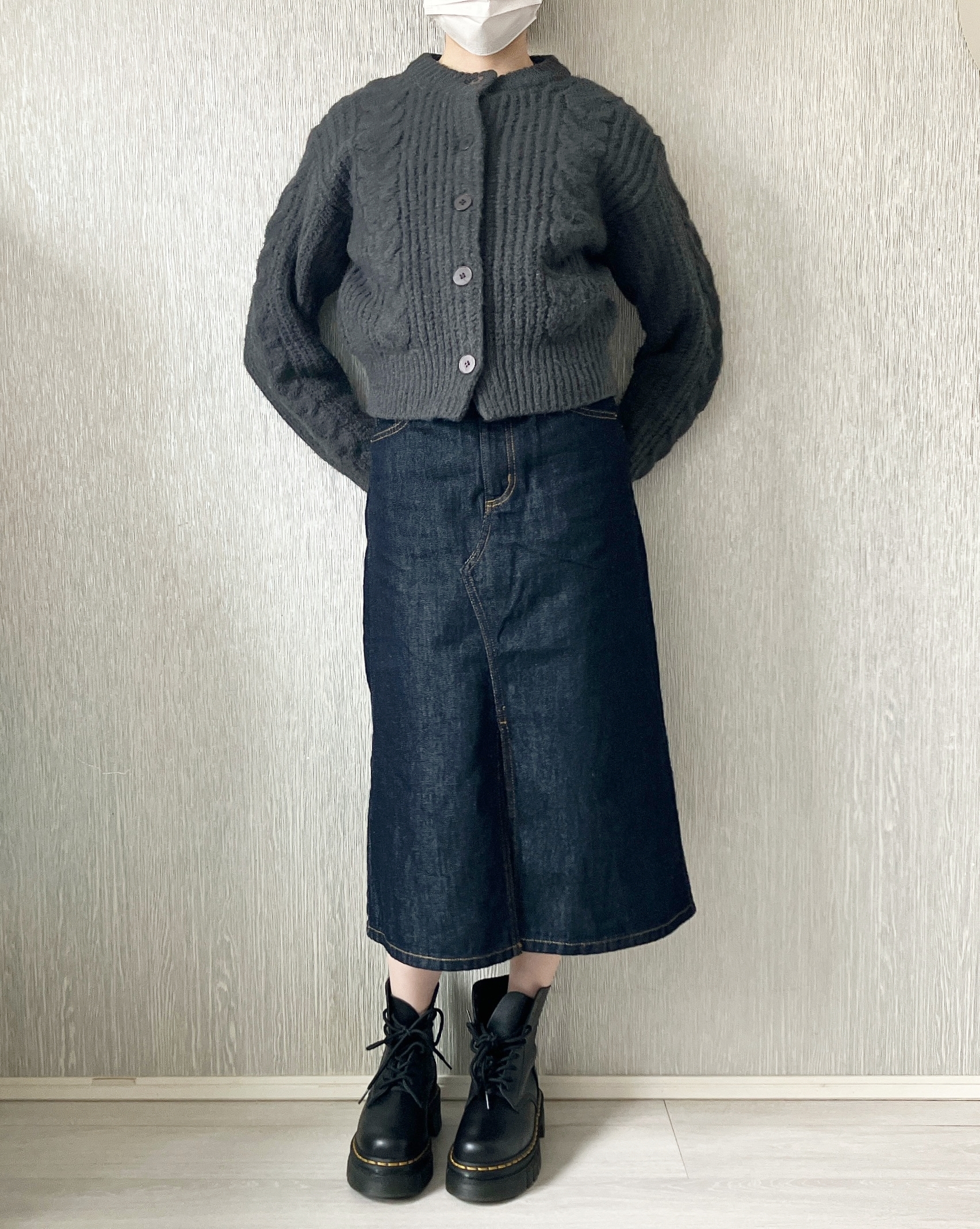 GU（ジーユー）のおすすめスカート「デニムフロントスリットミディスカート+EC（丈短め）」